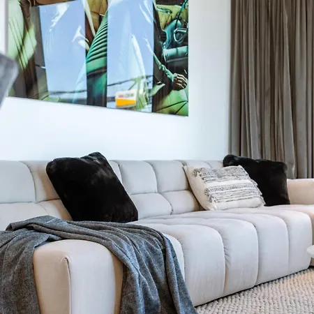 Huswell - Stunning With Breathtaking Views Apartman *